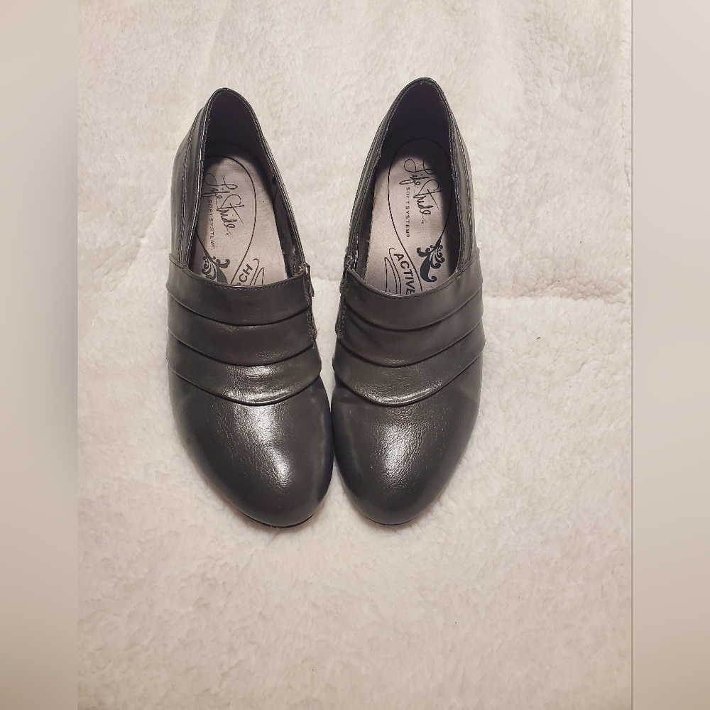 Life Stride low heel gray ankle bootie